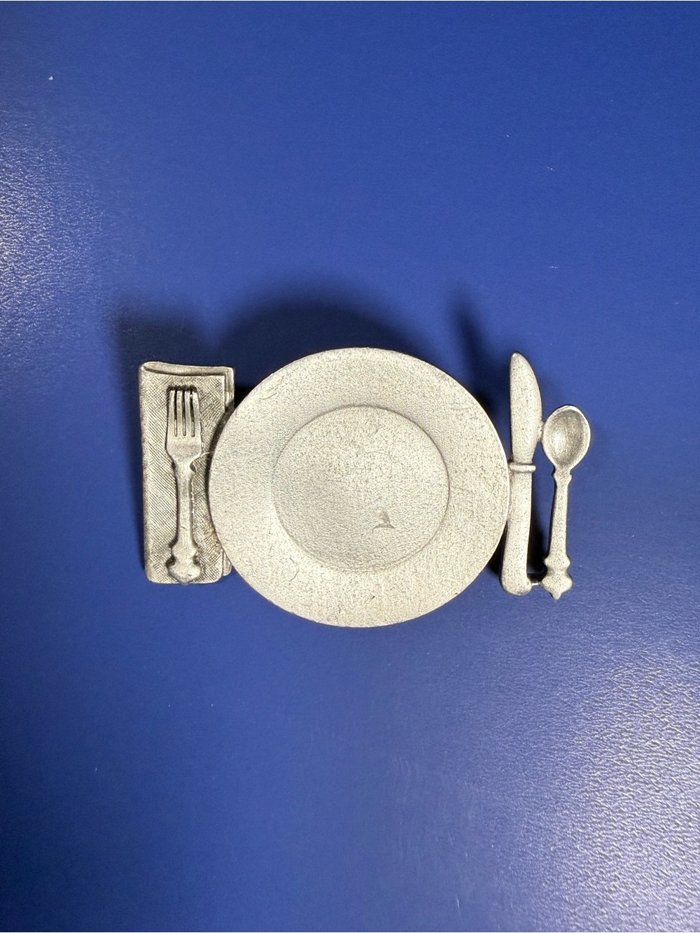 Vintage Jonette Jewelry Pewter Dinner Plate Pin – 2” Wide – 1988